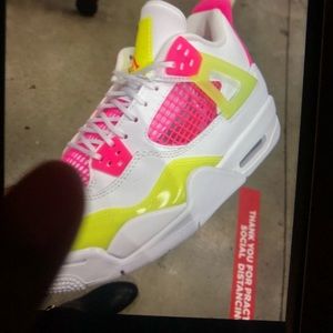 Meet your Posher, Danira